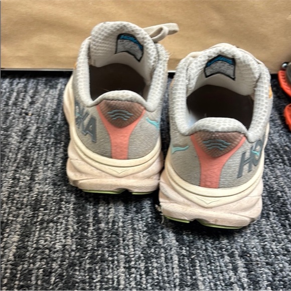 Hoka Clifton 9 size 6.5 - Picture 3 of 4
